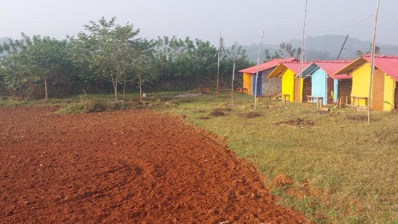 בית מלון כפרי Bommarillu Farm Stay