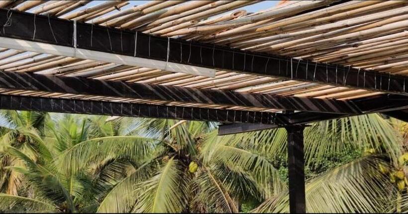 בית מלון כפרי Chakra Farms