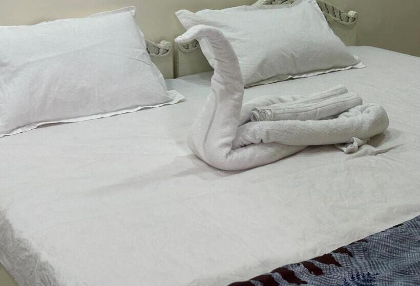 בית מלון כפרי Chandrajyoti Villa 1