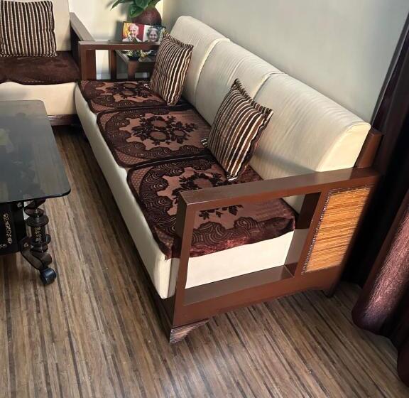 בית מלון כפרי Chandrajyoti Villa 1