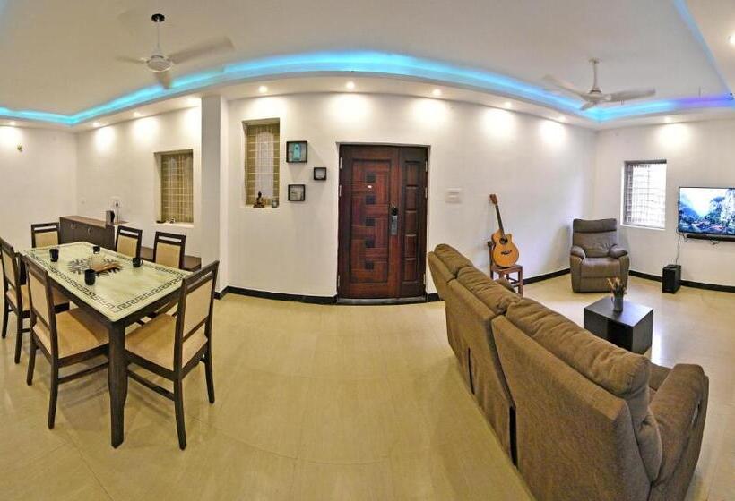 Отель Cozy Vacation Home