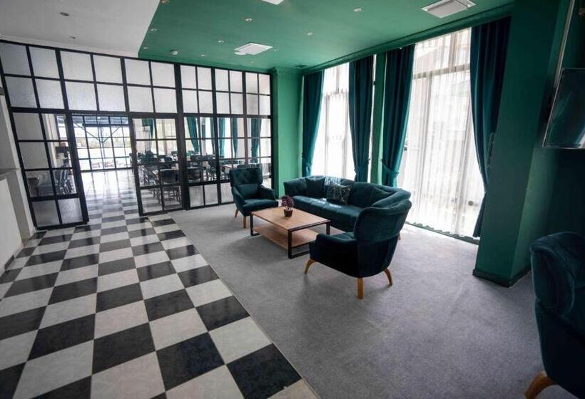 Отель De Marede Family