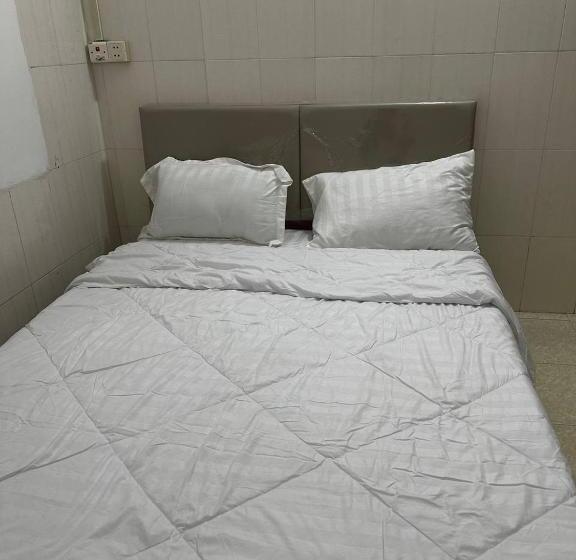 فندق Everest Guest House