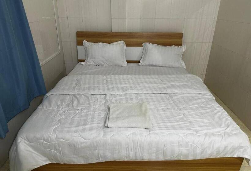 فندق Everest Guest House