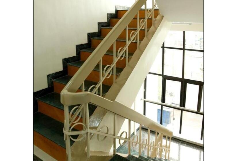 호텔 Gurjas Aurangabad