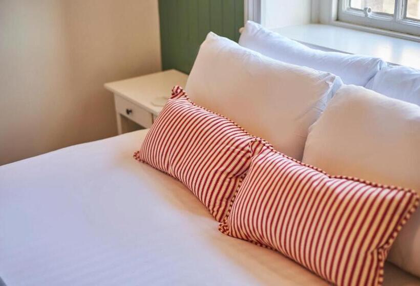 Arlington House Hotel   Self Check In Suites