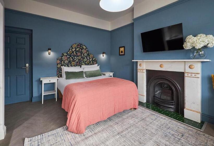 Arlington House Hotel   Self Check In Suites