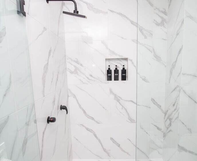 Отель Kuko Suites