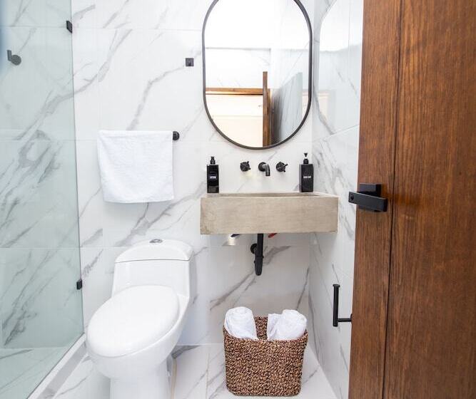 فندق Kuko Suites