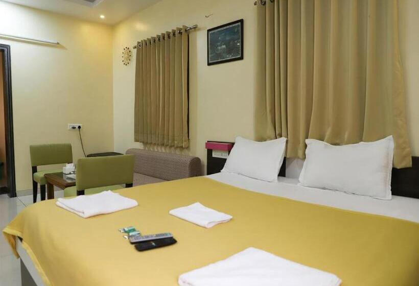 בית מלון כפרי Maitri Vacations