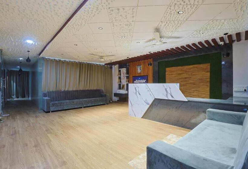 בית מלון כפרי Monville Group Vadodara