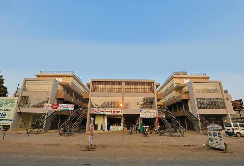 בית מלון כפרי Monville Group Vadodara