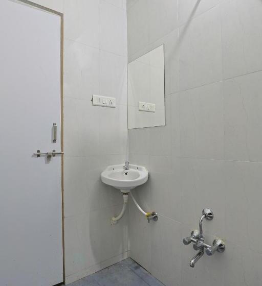 בית מלון כפרי Monville Group Vadodara