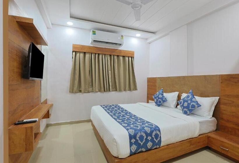 בית מלון כפרי Monville Group Vadodara