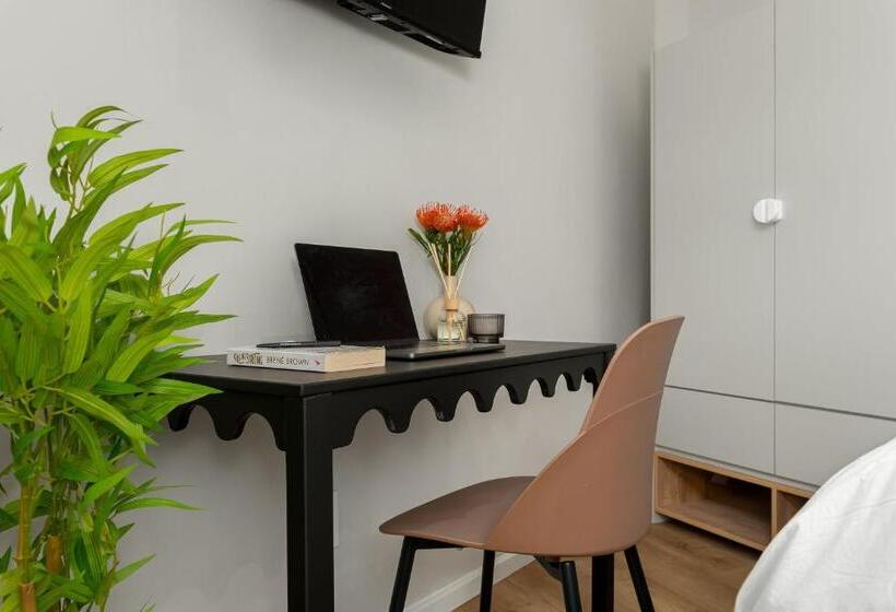 בית מלון כפרי Neighbourgood 1st Crescent