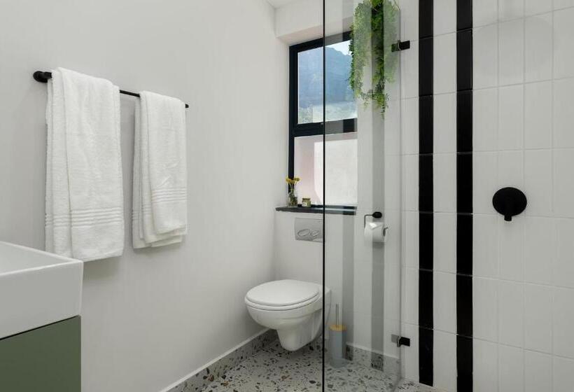 בית מלון כפרי Neighbourgood 1st Crescent