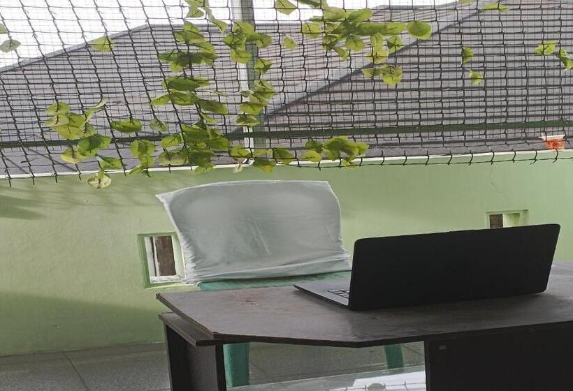 בית מלון כפרי Oyo 93340 Angsana Aglow Homestay