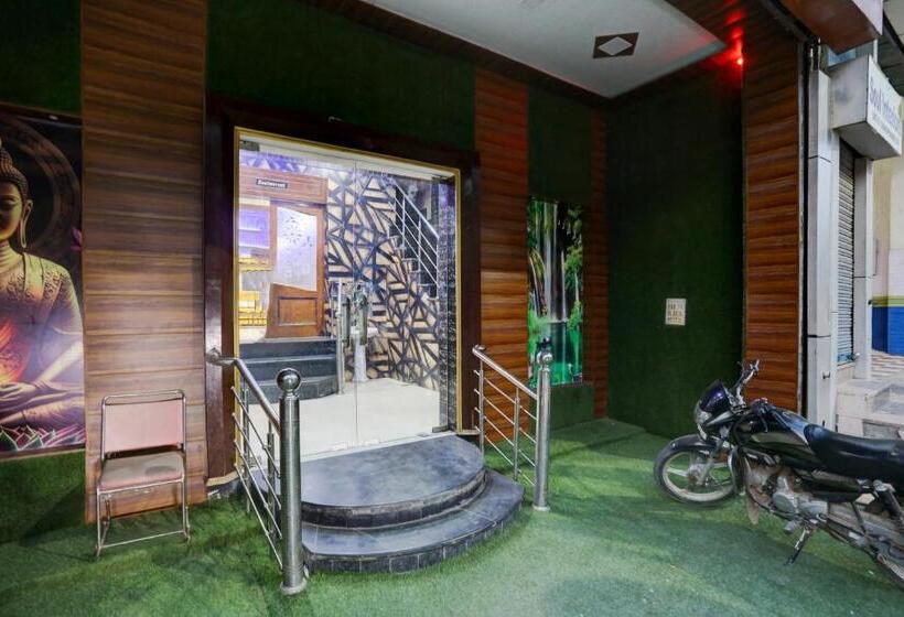 Отель Oyo Royal Wings