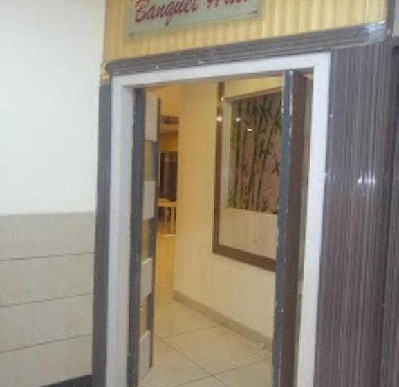 בית מלון כפרי Radhika Place And City Palace, Parbhani