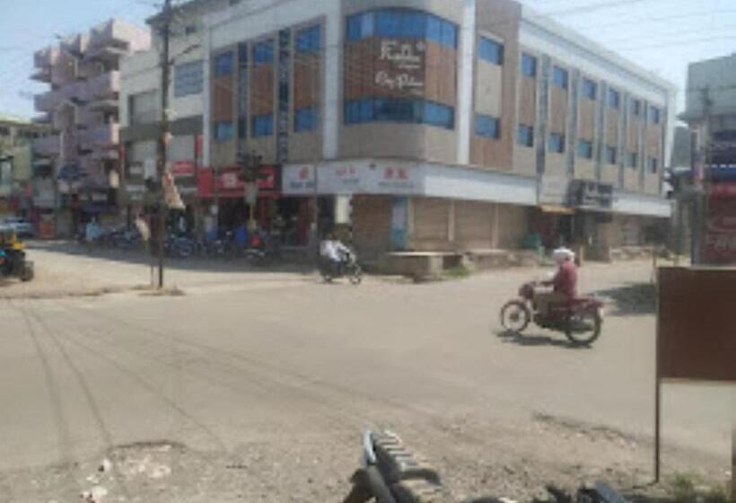 酒店 Radhika Place And City Palace, Parbhani