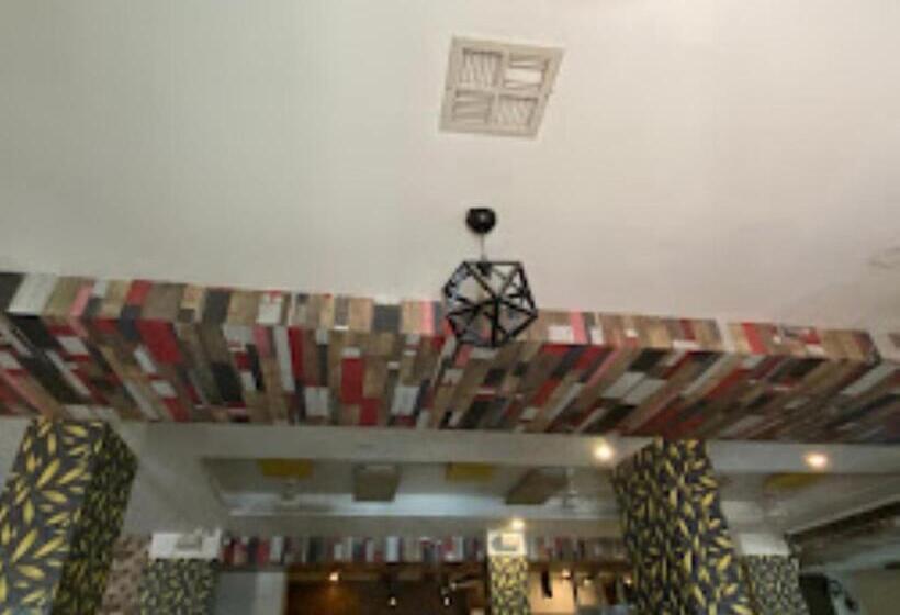 בית מלון כפרי Radhika Place And City Palace, Parbhani