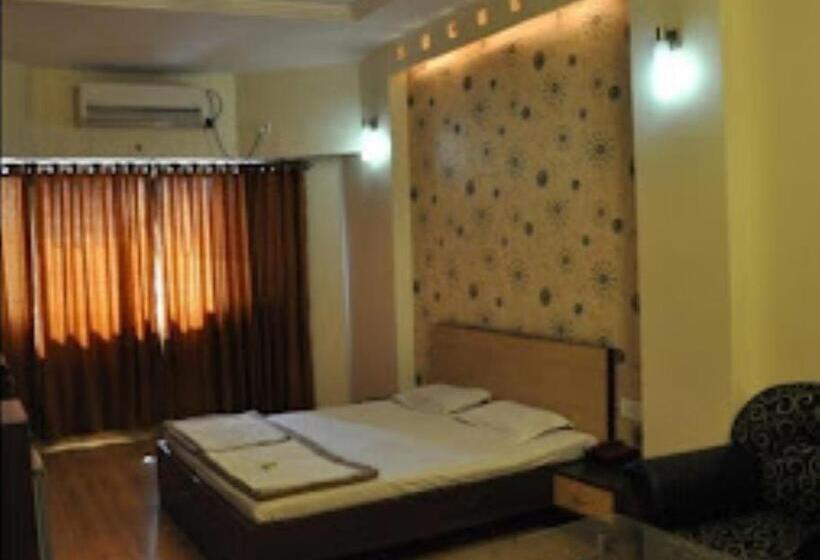 בית מלון כפרי Radhika Place And City Palace, Parbhani