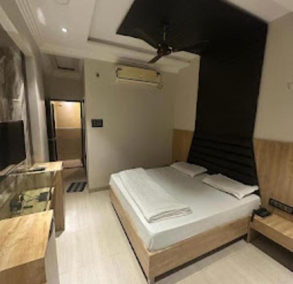 בית מלון כפרי Radhika Place And City Palace, Parbhani