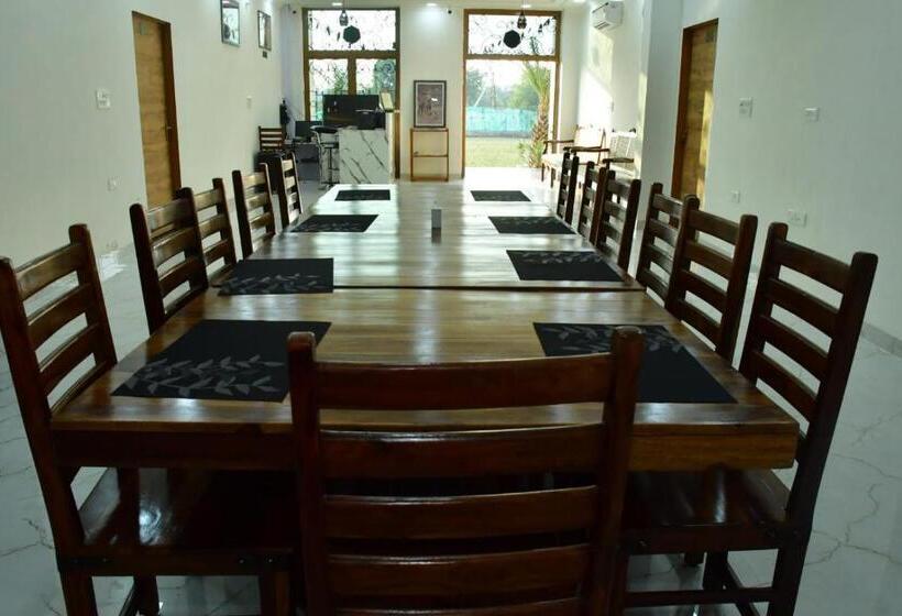 Отель Ranthambhore Jalsa