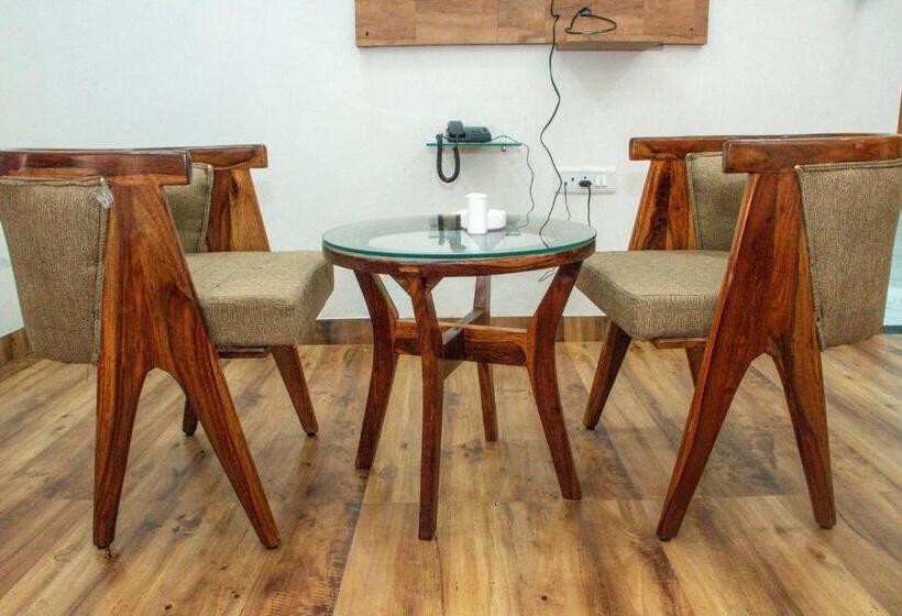 Отель Ranthambhore Jalsa