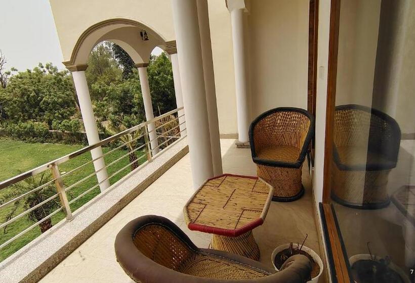 Отель Ranthambhore Jalsa