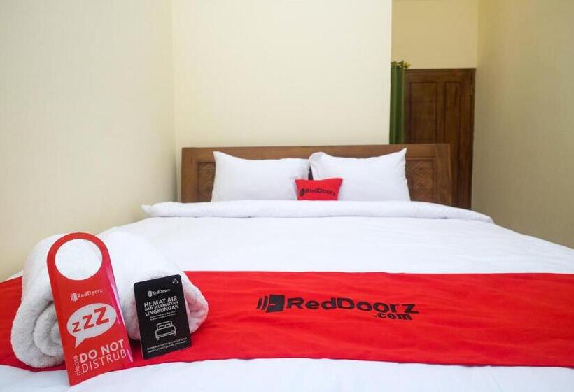 בית מלון כפרי Reddoorz Syariah @ Klodran Solo