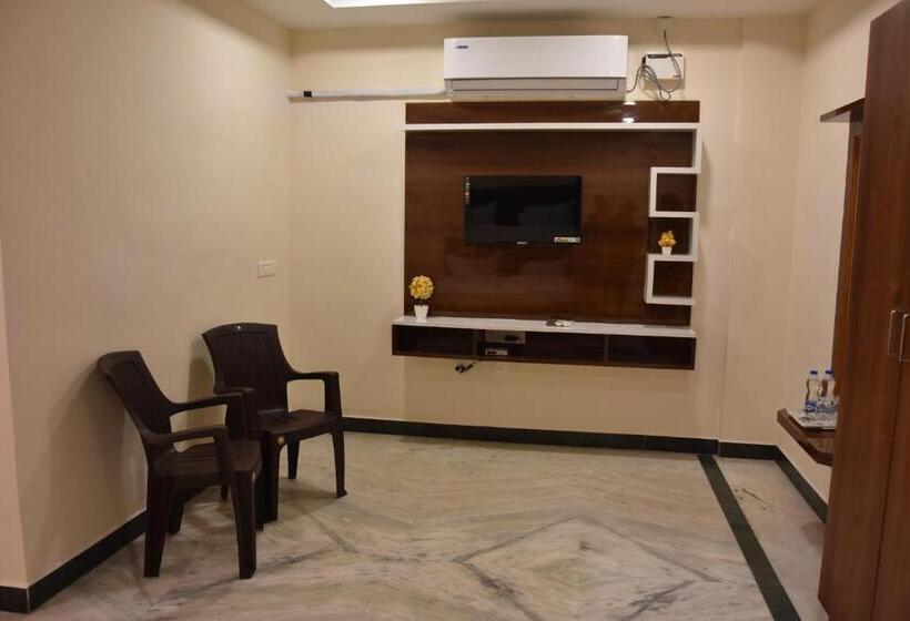 בית מלון כפרי O Rj Royal Inn