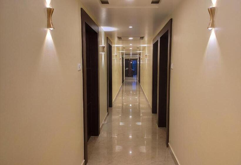 בית מלון כפרי Royal View Residency