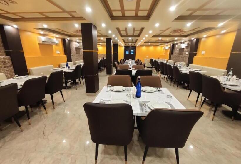 בית מלון כפרי Royal View Residency