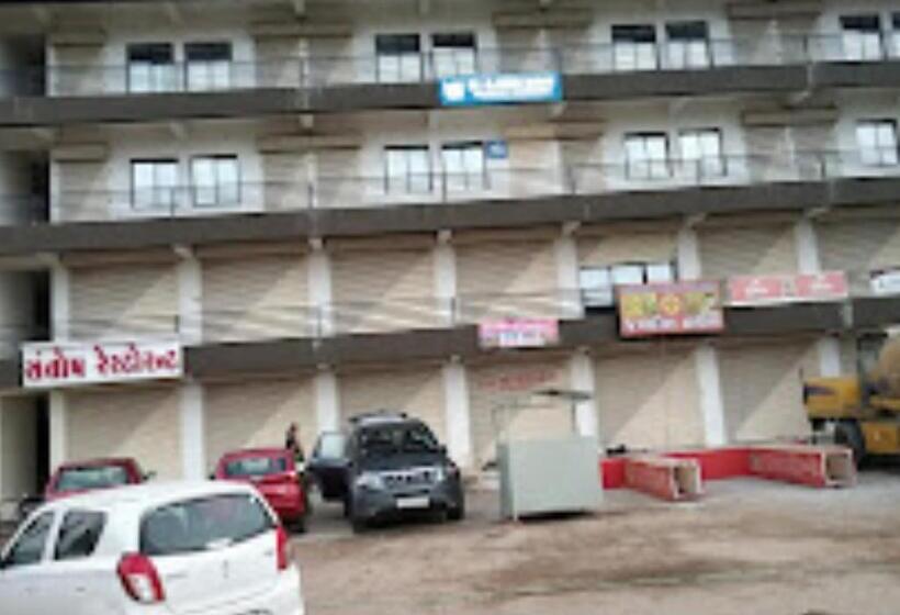 호텔 Shakti Delux Rooms Vadodara