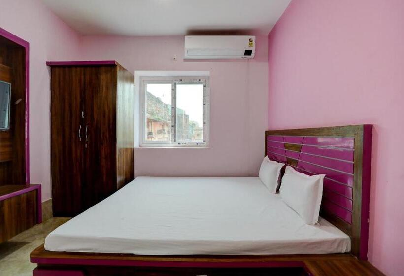 בית מלון כפרי Spot On Mehta Banquet And Restaurant