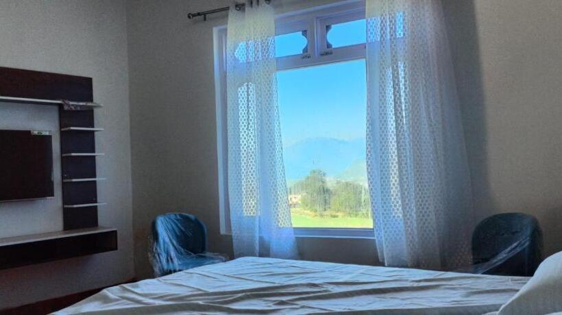 בית מלון כפרי The Green Valley