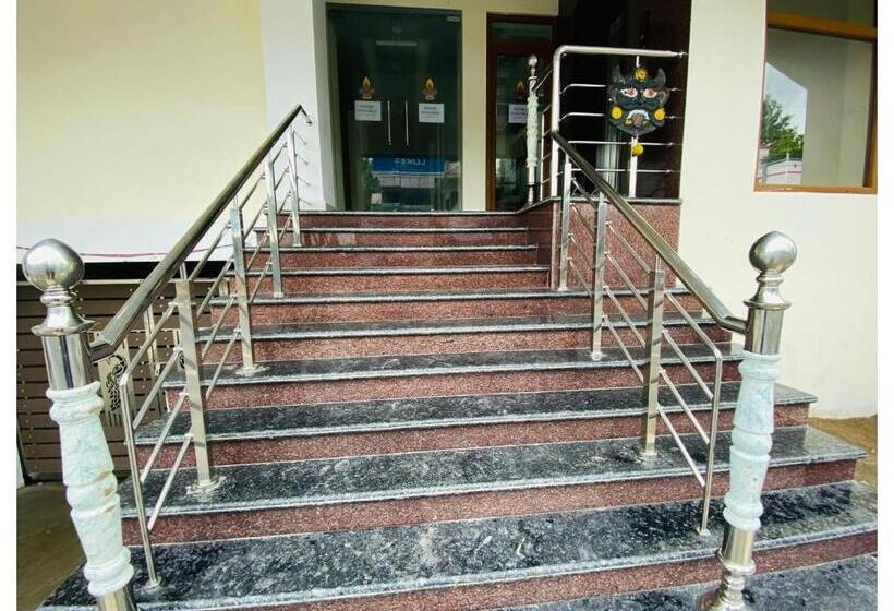 Отель The Landmark Tower