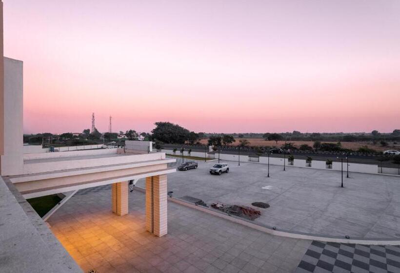 בית מלון כפרי The Orchid Jamnagar