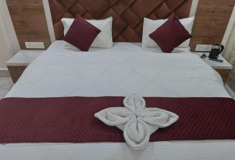 호텔 The Royal Farm