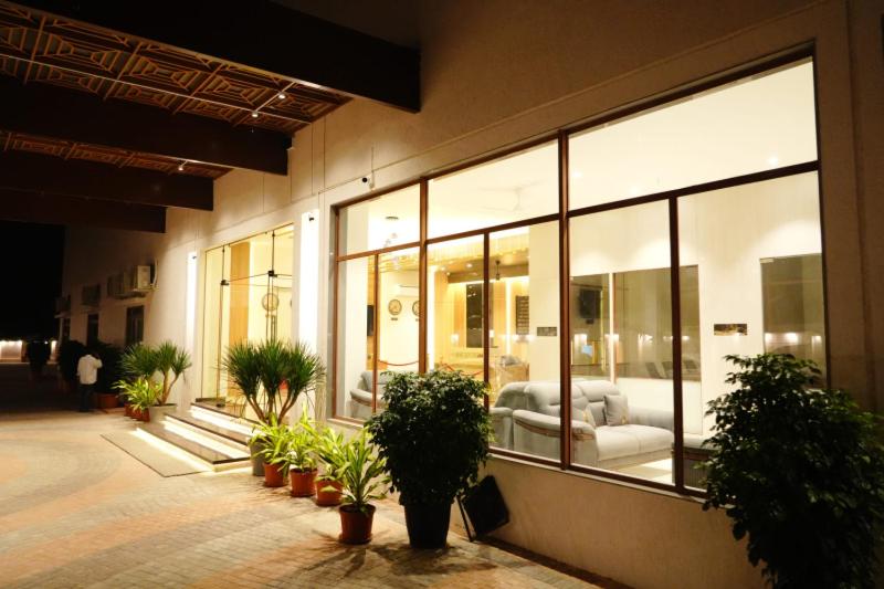 فندق Vidhaan International