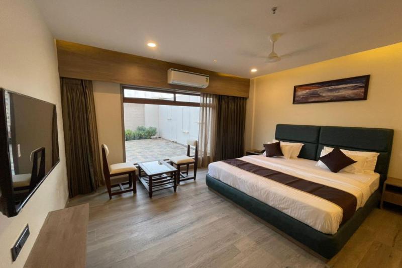 فندق Vidhaan International