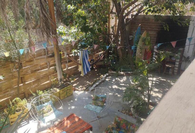 בית מלון כפרי Surf Camp   Máncora