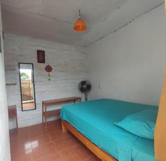 בית מלון כפרי Surf Camp   Máncora