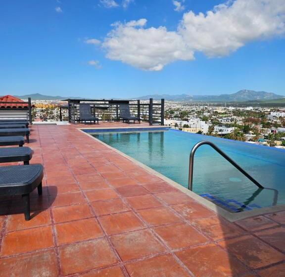 Elegant Condo In An Upscale Building