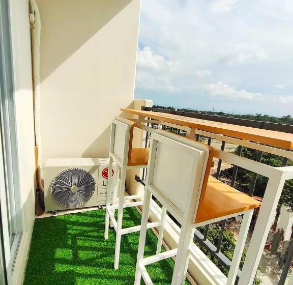 Nate & Athalia S Cityscape Condotel