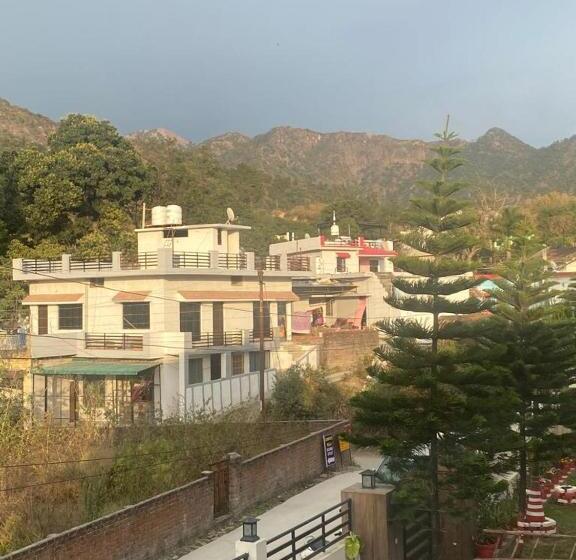 ペンション Aashiyana Home