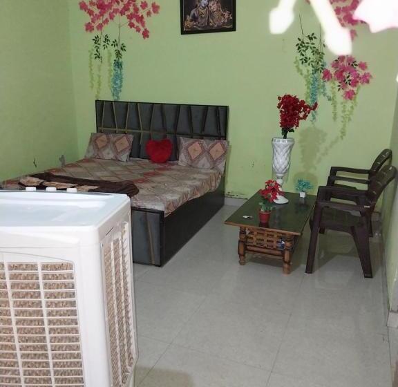 بنسيون Dauji Maharaj Sewa Sadan Homestay