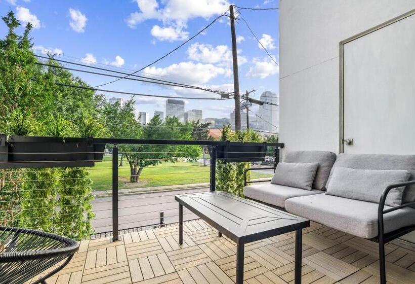 پانسیون Ellum House