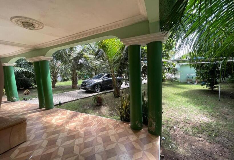 פנסיון Humble Grace Guesthouse / Lodge